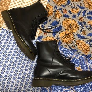 Dr. Martens classic black boot